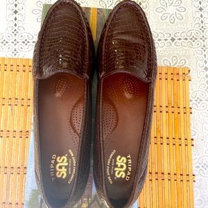 SAS Simplify women size 9S comfort Loafers slips on Brown Croc Leather